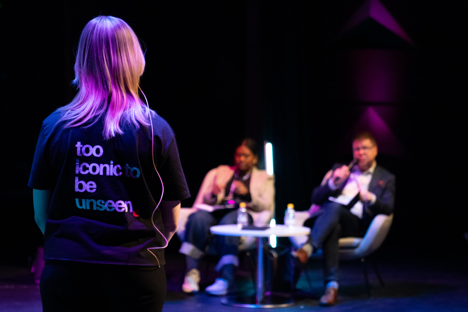 Sanni on stage wearing the too iconic to be unseen shirt