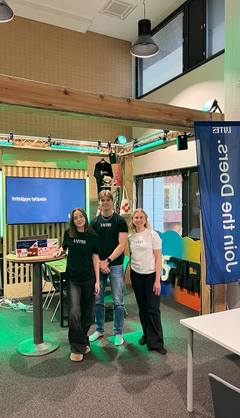 Sanni with the LUTES team at an entrepreneurship workshop